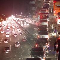tol-cikampek-macet-parah-cawang-bekasi-barat-2-jam