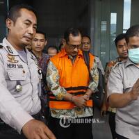 tim-kpk-bawa-dua-koper-berisi-dokumen-dari-ruang-kerja-kepala-kankemenag-gresik