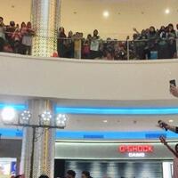 disambut-riuh-warga-depok-maher-zain-hatur-nuhun