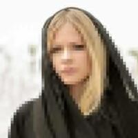 warganet-dibuat-heboh-avril-lavigne-pakai-kerudung-saat-liburan-ke-abu-dhabi