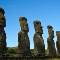 6-destinasi-wisata-yang-disebut-aneh-ada-danau-berwarna-pink-hingga-pulau-di-yaman