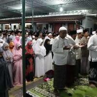 doakan-korban-penembakan-di-selandia-baru-ribuan-warga-solo-salat-gaib