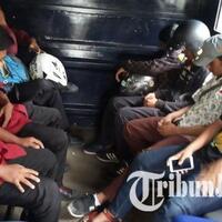 53-pelajar-terciduk-satpol-pp-surabaya-asyik-nongkrong-di-warung-kopi