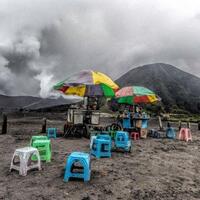 gunung-bromo-keluarkan-abu-vulkanik-sembilan-desa-dilanda-hujan-abu