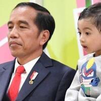 kembali-tersorot-kamera-intip-aksi-jan-ethes-saat-ikut-jokowi-bertugas