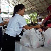 hut-ke-21-bumn-jasa-raharja-jualan-10000-paket-sembako-murah-ke-warga-karawang