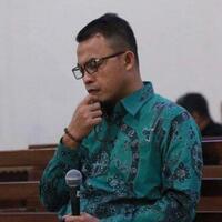 agus-bn-berurai-air-mata-saat-bacakan-pledoi-hakim-pn-tipikor-tenang-tolong-tisu