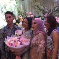 siti-badriah-dilamar-sang-kekasih