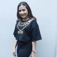 prilly-latuconsina-banjir-dukungan-usai-tulis-pesan-menyentuh