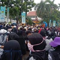 para-guru-di-pekanbaru-kembali-gelar-aksi-damai-di-depan-kantor-wali-kota