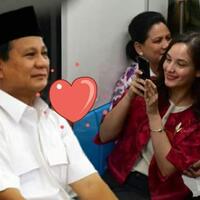 5-meme-kocak-saat-chelsea-islan-menatap-presiden-jokowi