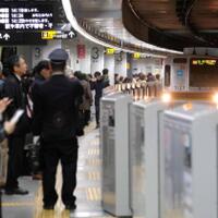 perempuan-telanjang-berlarian-di-stasiun-shibuya-jepang-hebohkan-warganet