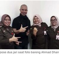 6-guru-honorer-banten-dipecat-munir-kami-bersatu-menangkan-prabowo---sandi