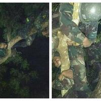 salut-demi-bela-negara-prajurit-tni-tidur-di-atas-pohon