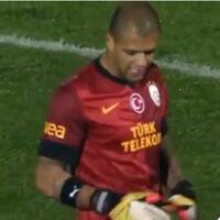 5-pesepakbola-terkenal-yang-pernah-jadi-kiper-dadakan-nomor-4-dari-indonesia-gan