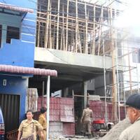 tak-ada-izin-bangunan-rumah-kos-kosan-lagi-dibangun-dibongkar