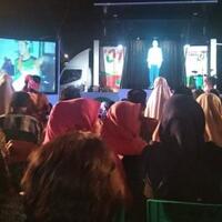 warga-serang-tercengang-disapa-jokowi-pakai-hologram