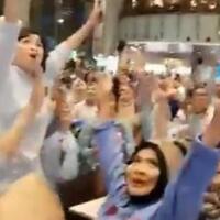 dilarang-satpam-emak-emak-prabowo---sandiaga-nekat-kampanye-di-mal