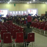 jokowi-kampanye-di-batam-warga-membeludak-ada-yang-hilang-sandal-dan-lemas