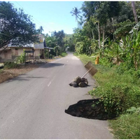 miris-jalan-nasional-menuju-lolowau-nisel-butuh-perhatian