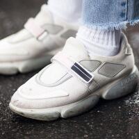 rekomendasi-sneakers-putih-yang-wajib-banget-dimiliki-cekidot