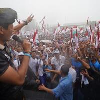 hujan-deras-dan-mic-mati-kampanye-sandiaga-di-bali-dihentikan