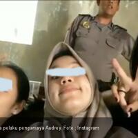 terduga-pelaku-penganiaya-audrey-santai-buat-video-boomerang-di-kantor-polisi