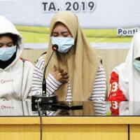 sambil-terisak-tujuh-siswi-minta-maaf-tapi-bantah-mengeroyok-aud