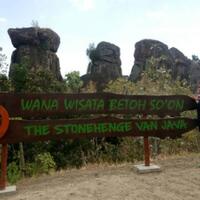batu-so-on-stonehenge-van-java