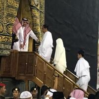jokowi-iriana-masuk-ke-dalam-kakbah-saat-umrah