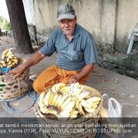 kisah-musyiri-keliling-jualan-buah-agar-anak-bisa-sekolah