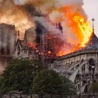 paris-berduka-akibat-kebakaran-besar-di-gereja-notre-dame