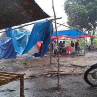 hujan-disertai-angin-kencang-satu-tps-porak-poranda