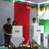 anak-dan-menantu-jokowi-kompak-memilih-di-tps-38-manahan