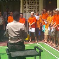 dikawal-ketat-belasan-tahanan-polres-jakbar-gunakan-hak-pilih