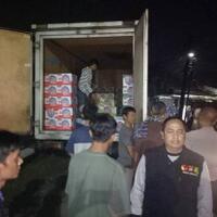bawaslu-bongkar-truk-boks-berisi-650-paket-sembako--serangan-fajar