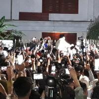 usai-sujud-syukur-prabowo-diarak-pendukungnya