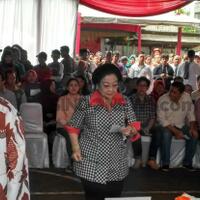 nyoblos-di-tps-62-kebagusan-megawati-urutan-pertama-di-dpt