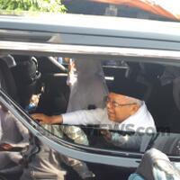 datang-bersama-istri-kh-ma-ruf-amin-dikawal-ketat-menuju-tps