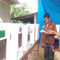 nyoblos-warga-suku-anak-dalam-kebingungan-lipta-surat-suara