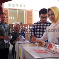 nyoblos-di-tps-28-airin-berharap-partisipasi-warga-tangsel-tinggi