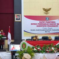baju-adat-warnai-sidang-paripurna-dprd-hut-ke-16-pasangkayu