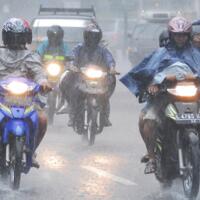 bmkg-ingatkan-siang-ini-waspadai-hujan-petir-dan-angin-kencang