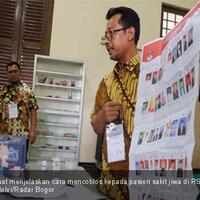 pake-sandal-apa-pake-paku-nusuknya-pak