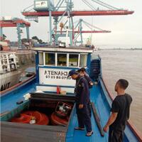 bakamla-amankan-kapal-motor-bermuatan-bbm-ilegal-di-sungai-musi