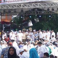 prabowo-disambut-selawat-di-panggung-syukuran-sandi-belum-terlihat