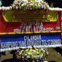 dua-karangan-bunga-ucapan-selamat-tiba-di-rumah-prabowo