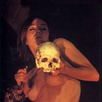 sampesegitunya-demi--impiannya--pria-ini-gali-kuburan-ayahnya-sendiri