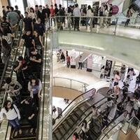 masyarakat-antusias-sambut-jokowi-di-grand-indonesia