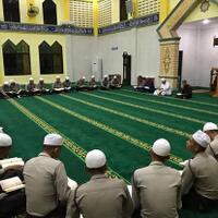 usai-salat-subuh-bintara-remaja-polda-kepri-wajib-mengaji-1-juz-sehari